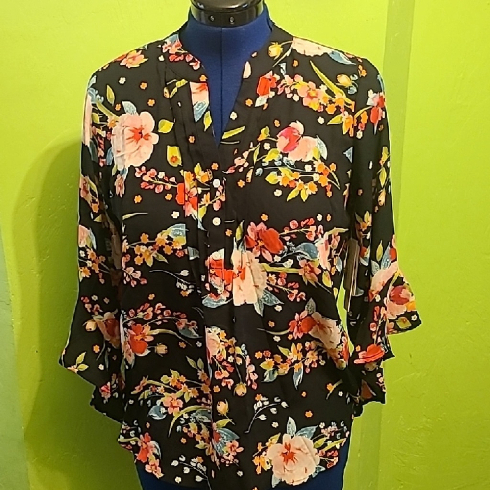 Pioneer Woman Floral Blouse. Sz.M. NWT.(#1578). Beautiful Feminine Top.